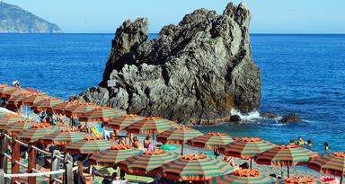 Cinque Terre - Monterosso - Scoglio della spiaggia di Fegina