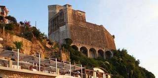 Lerici - Veduta del castello dalla passeggiata a mare