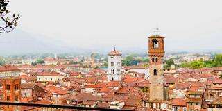 Lucca - Vista con Torre dell' Orologio